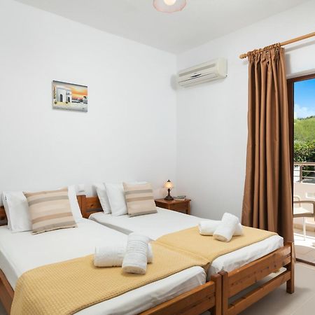 Aphrodite Apartments 칼리베스 외부 사진