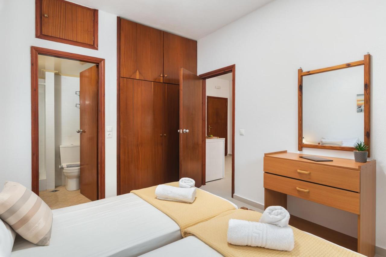Aphrodite Apartments 칼리베스 외부 사진