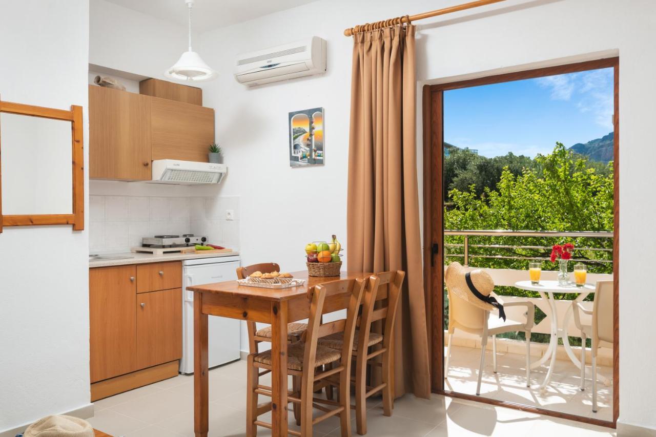 Aphrodite Apartments 칼리베스 외부 사진