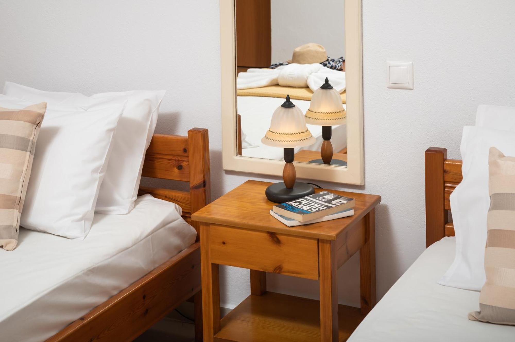 Aphrodite Apartments 칼리베스 외부 사진