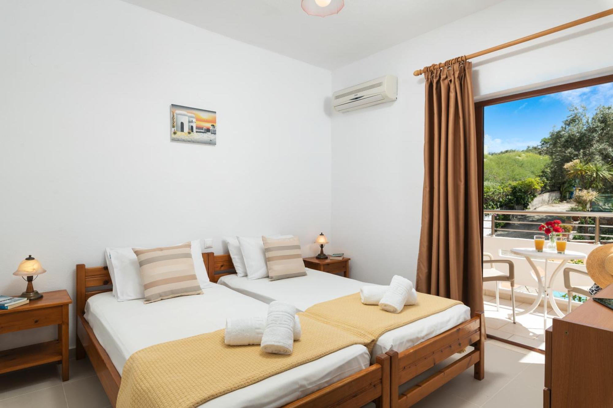 Aphrodite Apartments 칼리베스 외부 사진