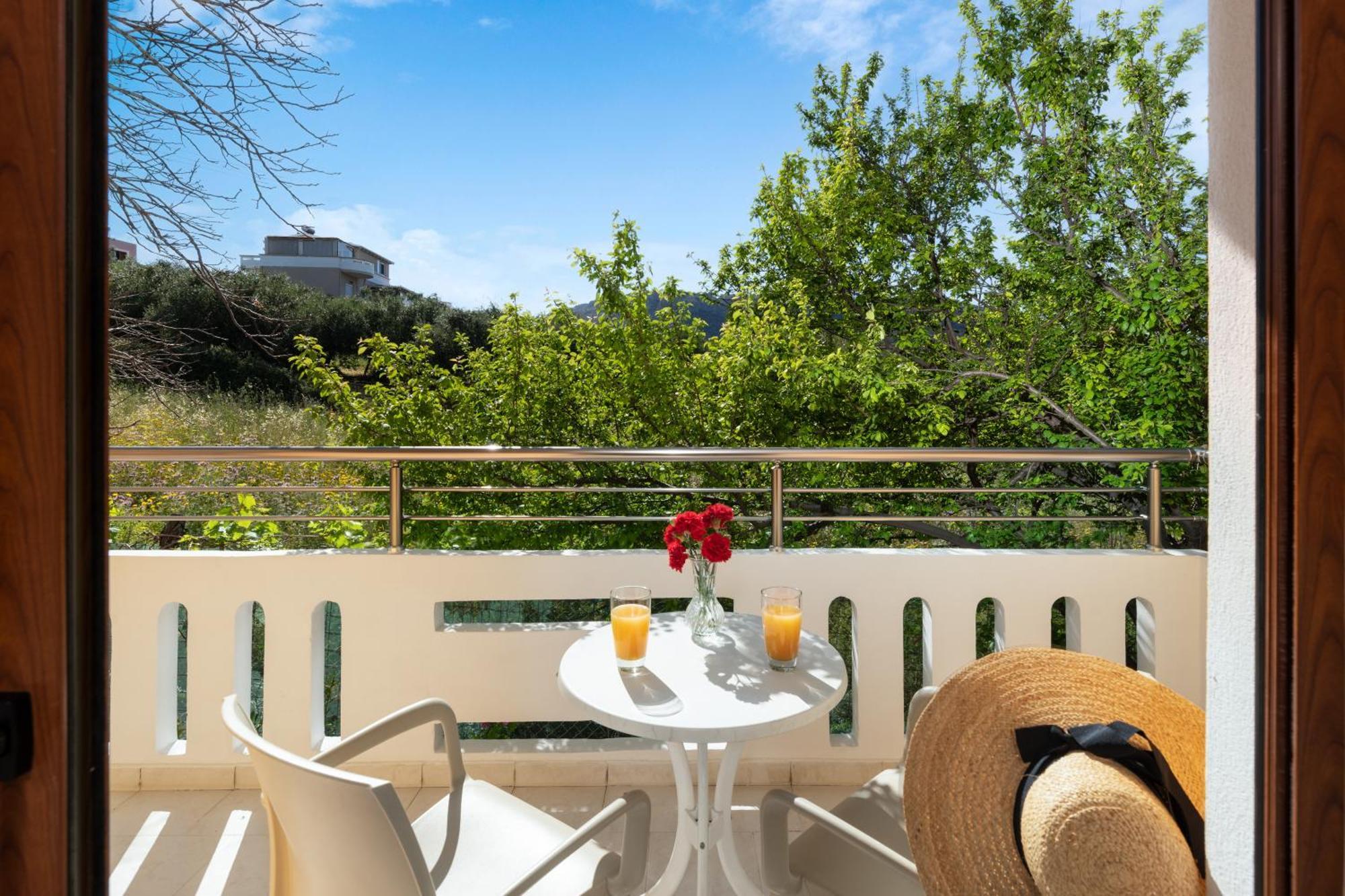 Aphrodite Apartments 칼리베스 외부 사진
